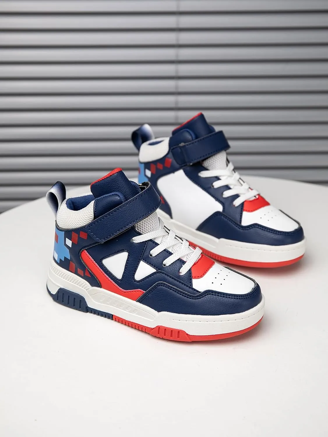 Boys Girls Outdoor Sports Board Shoes with Leather Upper, Breathable and Comfortable with Soft Padded Neck, Fashionable Retro Street Style, Basketball Shoes Suitable for All Seasons