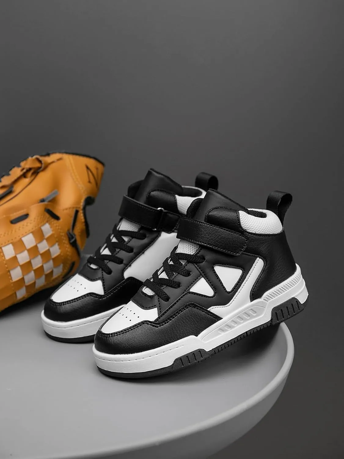 Boys Girls Outdoor Sports Board Shoes with Leather Upper, Breathable and Comfortable with Soft Padded Neck, Fashionable Retro Street Style, Basketball Shoes Suitable for All Seasons