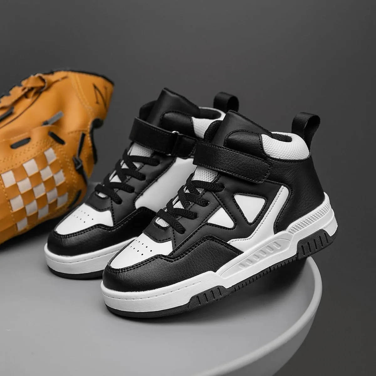 Boys Girls Outdoor Sports Board Shoes with Leather Upper, Breathable and Comfortable with Soft Padded Neck, Fashionable Retro Street Style, Basketball Shoes Suitable for All Seasons