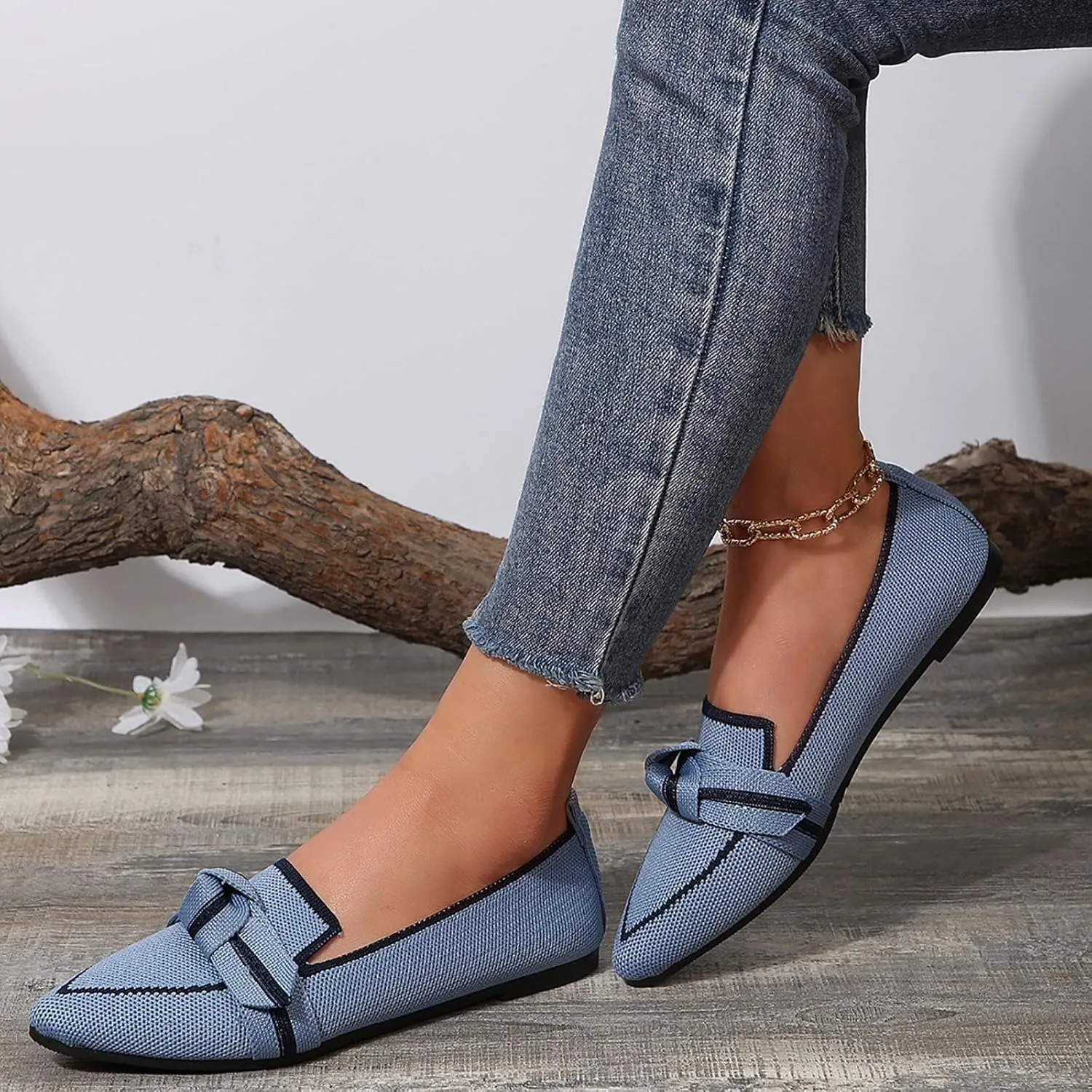 Leisure Slip On Work Fashionable Women's Large Size Flat Shoes with A Pointed Toe Breathable Single Color and Lace Up Design.
