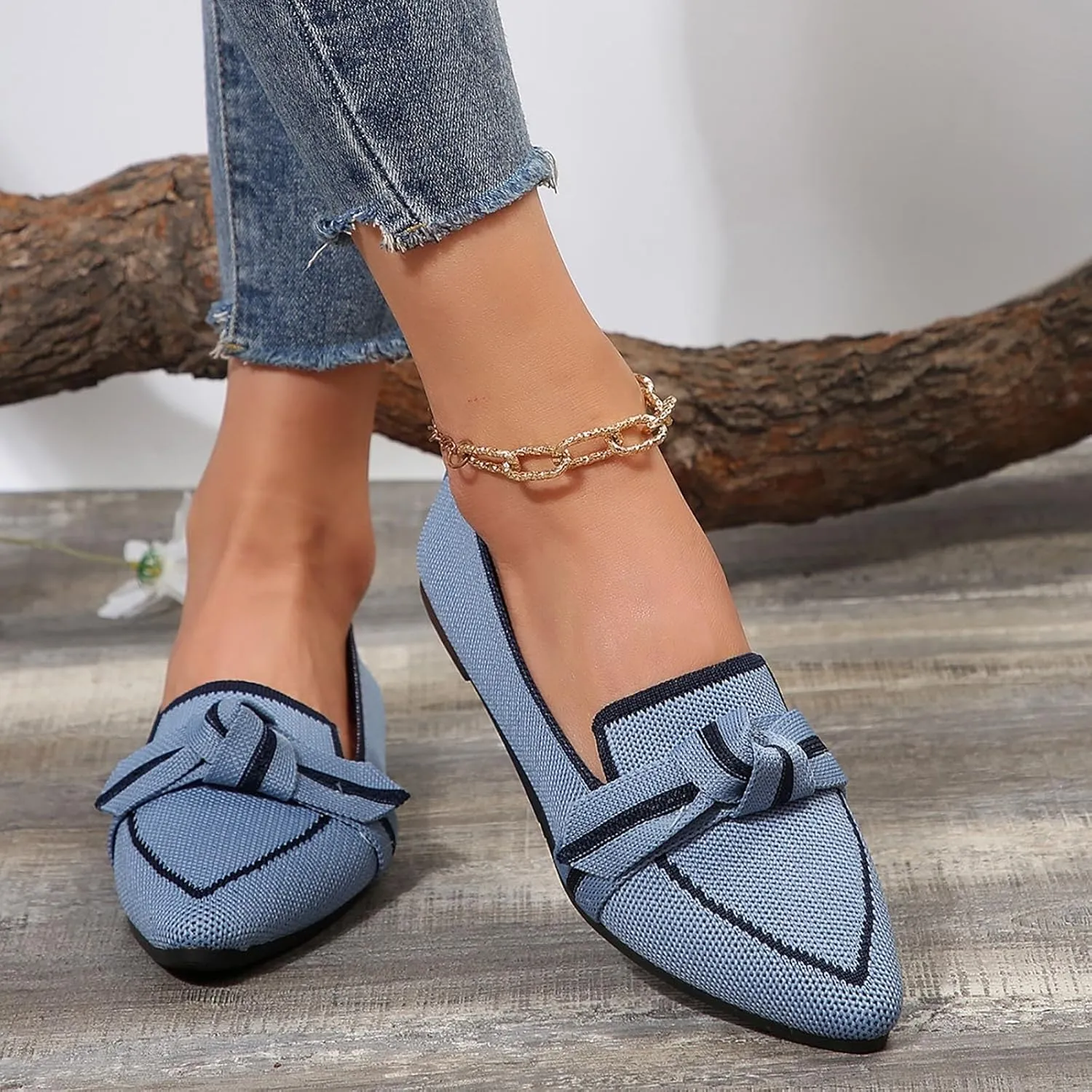 Leisure Slip On Work Fashionable Women's Large Size Flat Shoes with A Pointed Toe Breathable Single Color and Lace Up Design.