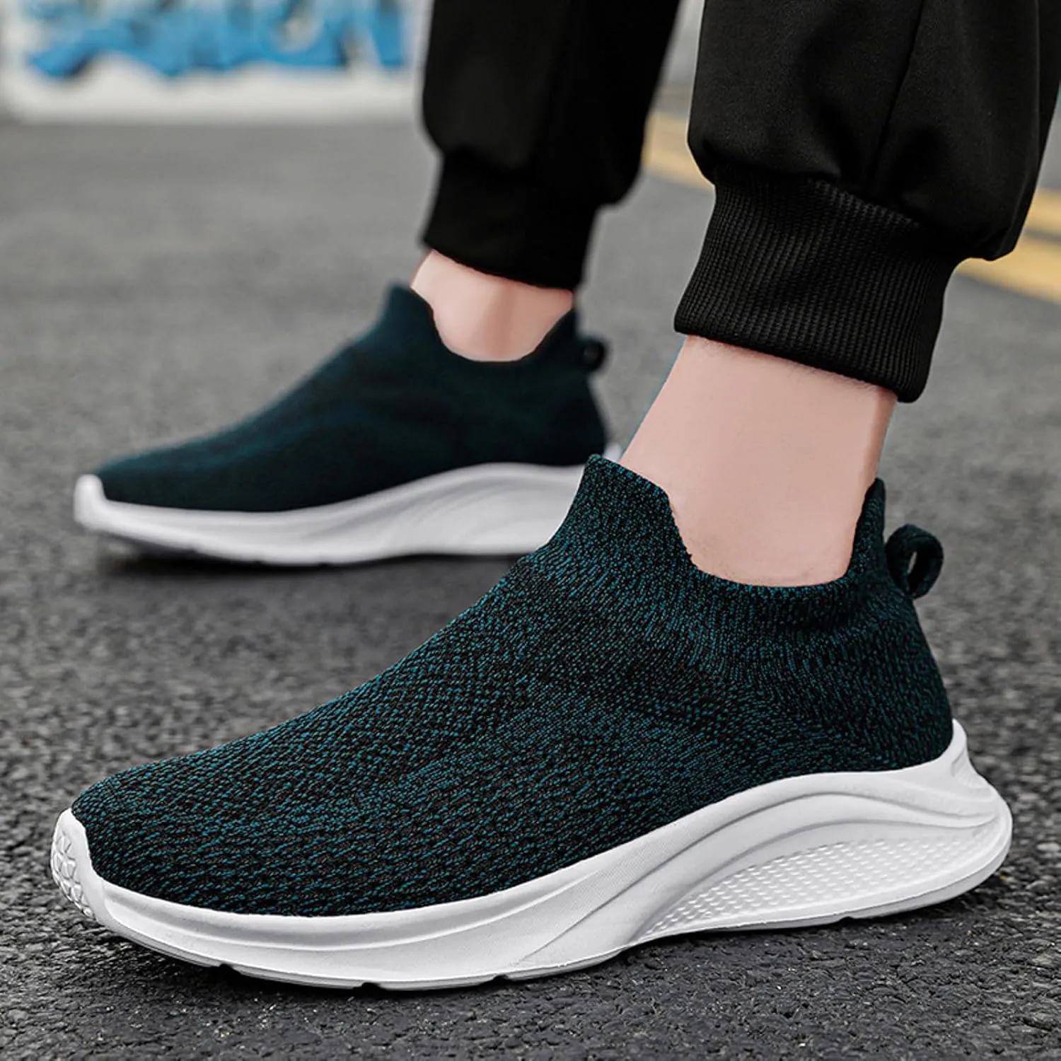 Men's City Streetwear Slip on Walking Shoes Breathable Mesh Lightweight Fashionable Design with Arch Support for All-Day Comfort Thick Sole in Walking & Casual Outings for Men