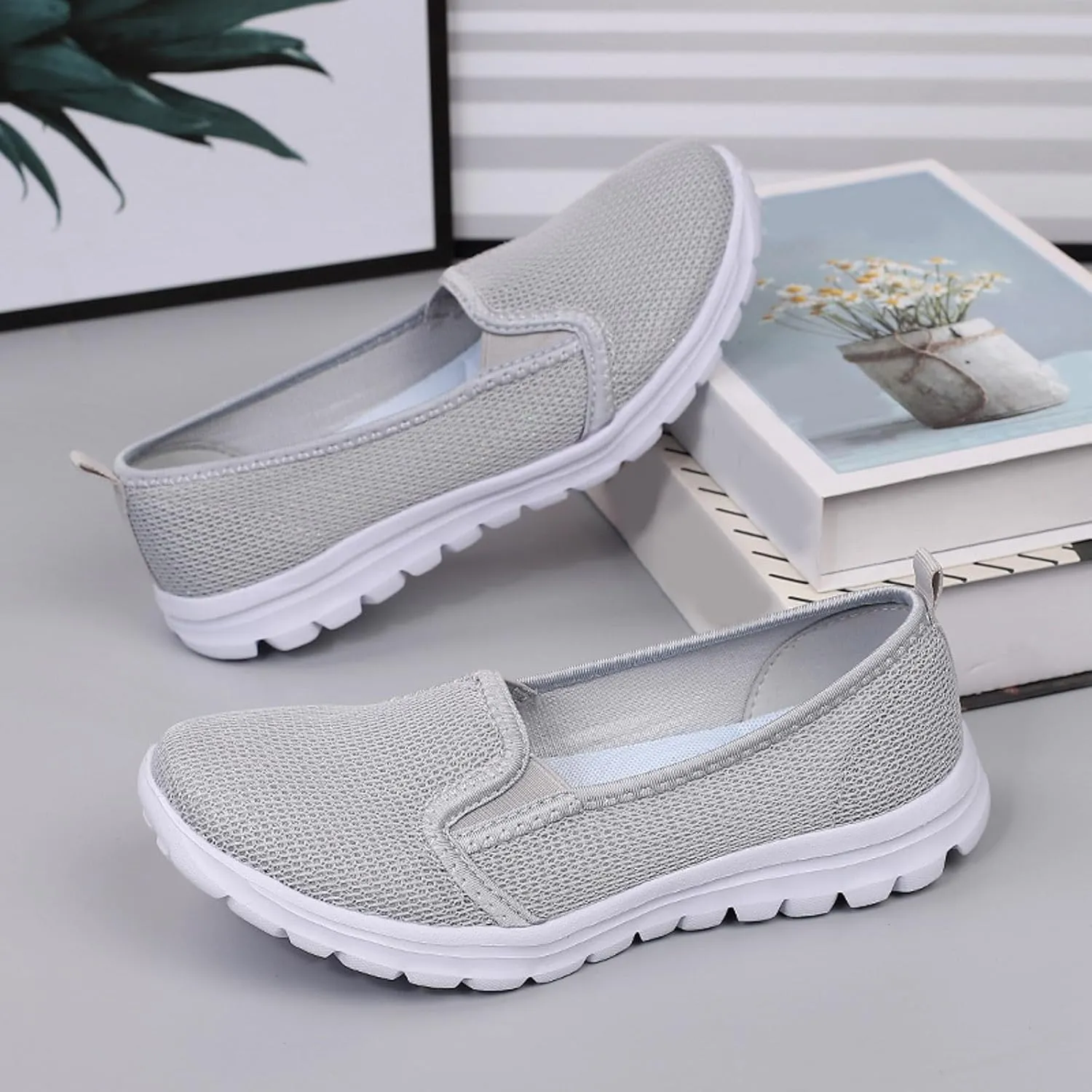 Women's Breathable Mesh Shoes Comfortable Walking Driving Shoes Soft Flat Soled Shoes Lightweight Elderly Shoes