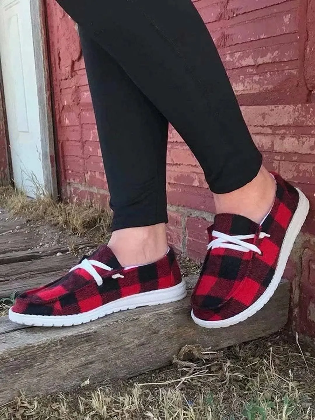 Womens Buffalo Plaid Slip On Shoes Lace Up Canvas Sneakers Flats Casual Walking Shoes for Women Christmas Ladies Driving Loafers Red